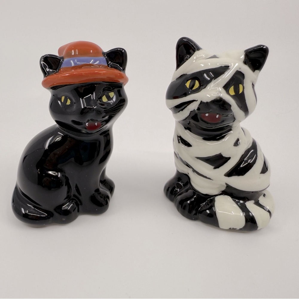 Cracker Barrel Halloween Salt & Pepper Shaker Set, Witch Cat & Mummy Cat